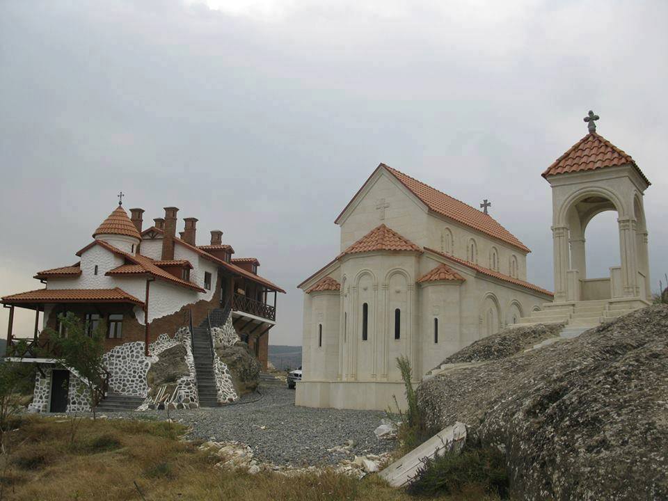 26 ივნისს, ყოველთა წმინდათა ხსენების დღეს, ზაჰესში მდებარე "პანტანასას" ღვთისმშობლის სახელობის დედათა მონასტერში 200-მდე სიწმინდეს გამოაბრძანებენ KARIBCHE